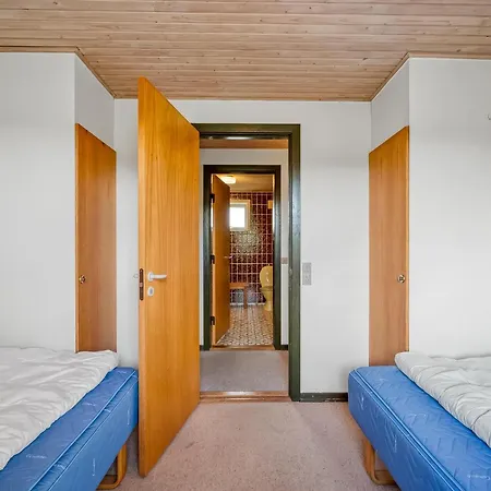 1052 Holiday home *